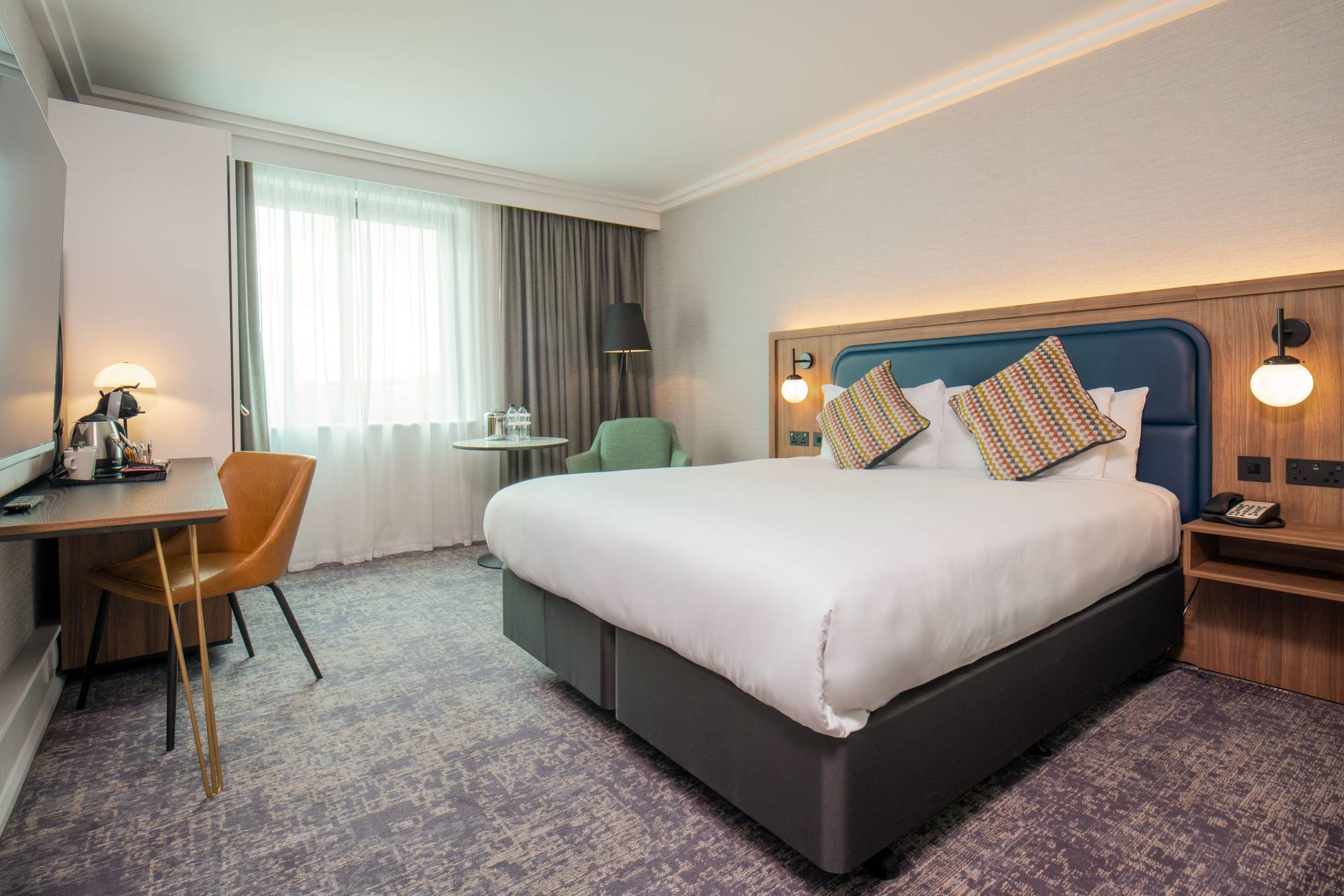 Crowne Plaza Birmingham NEC — Premium Bedroom