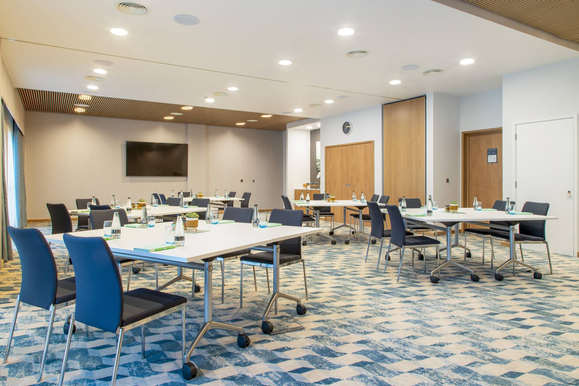 Holiday Inn Oxford — M&E - Hawking Suite