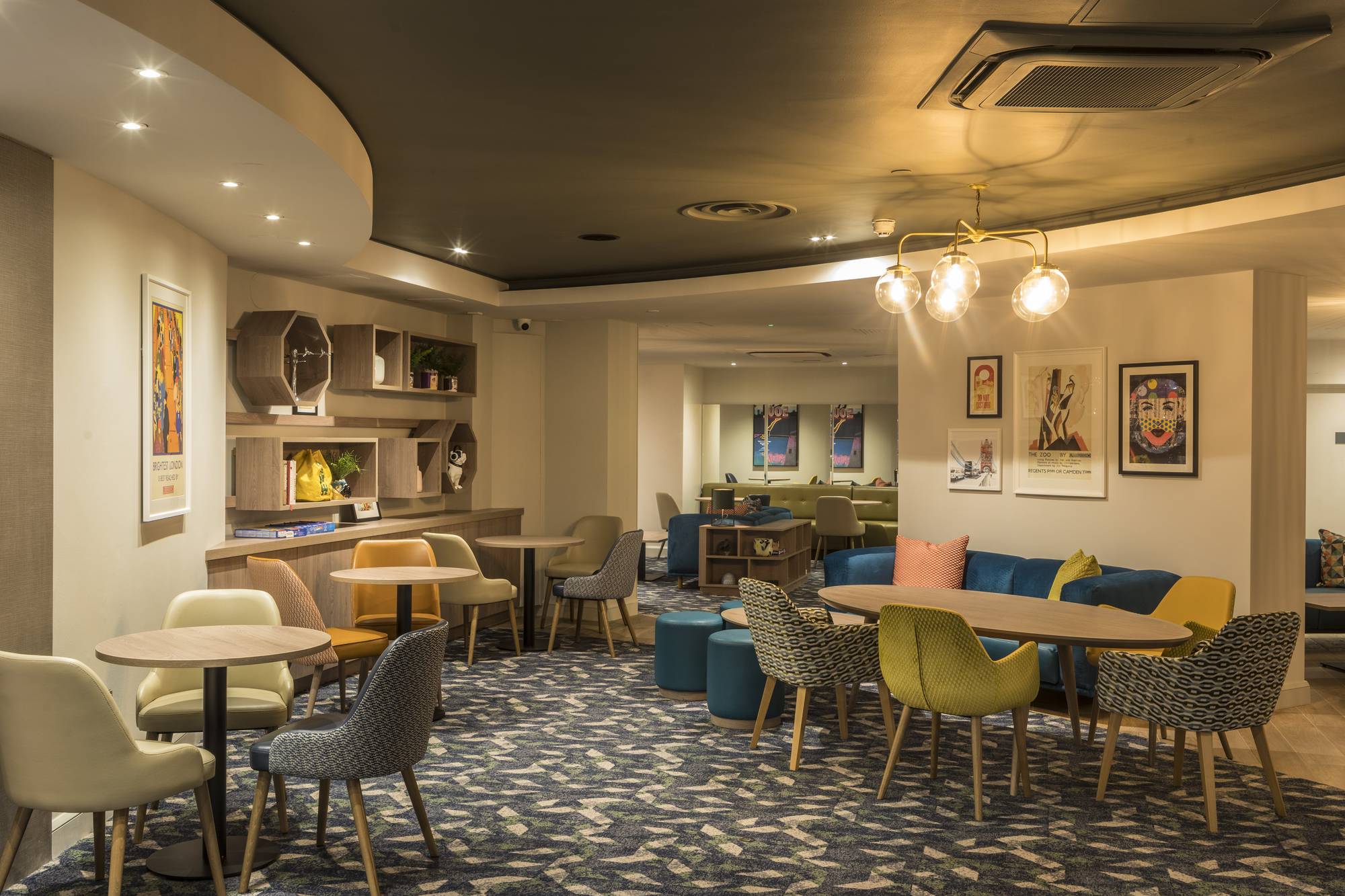 Holiday Inn London Regents Park, London — Bar Lounge #006 Regents Park
