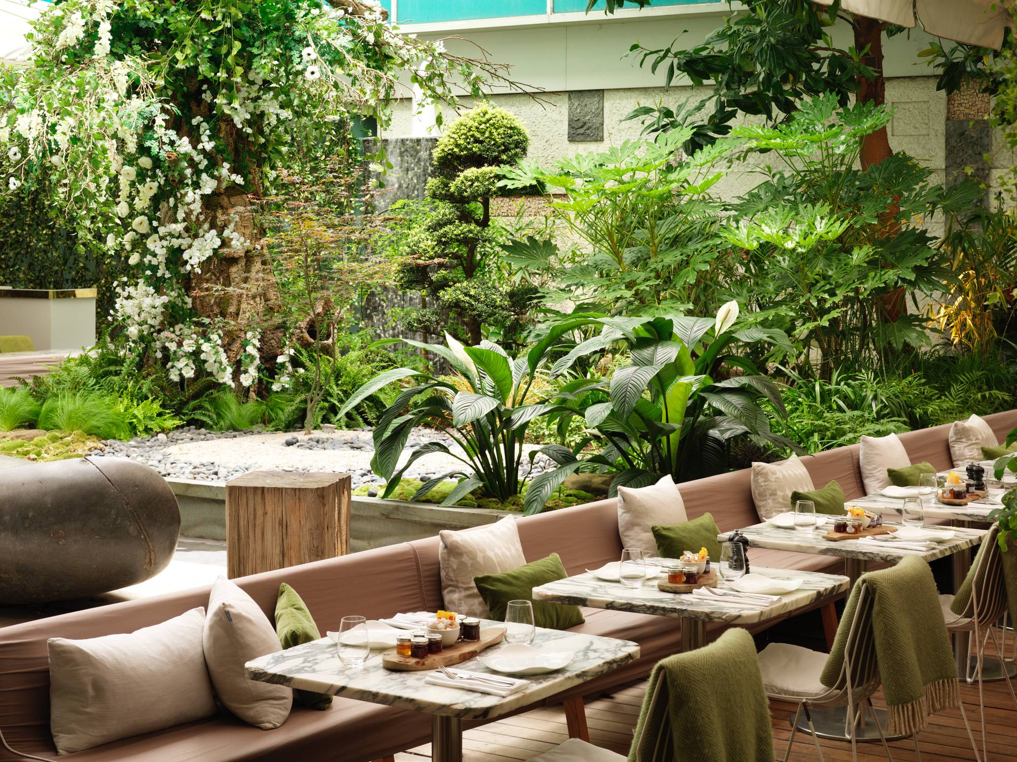 Sanderson, London — COURTYARD - Niall_Clutton-1317-05 (1)