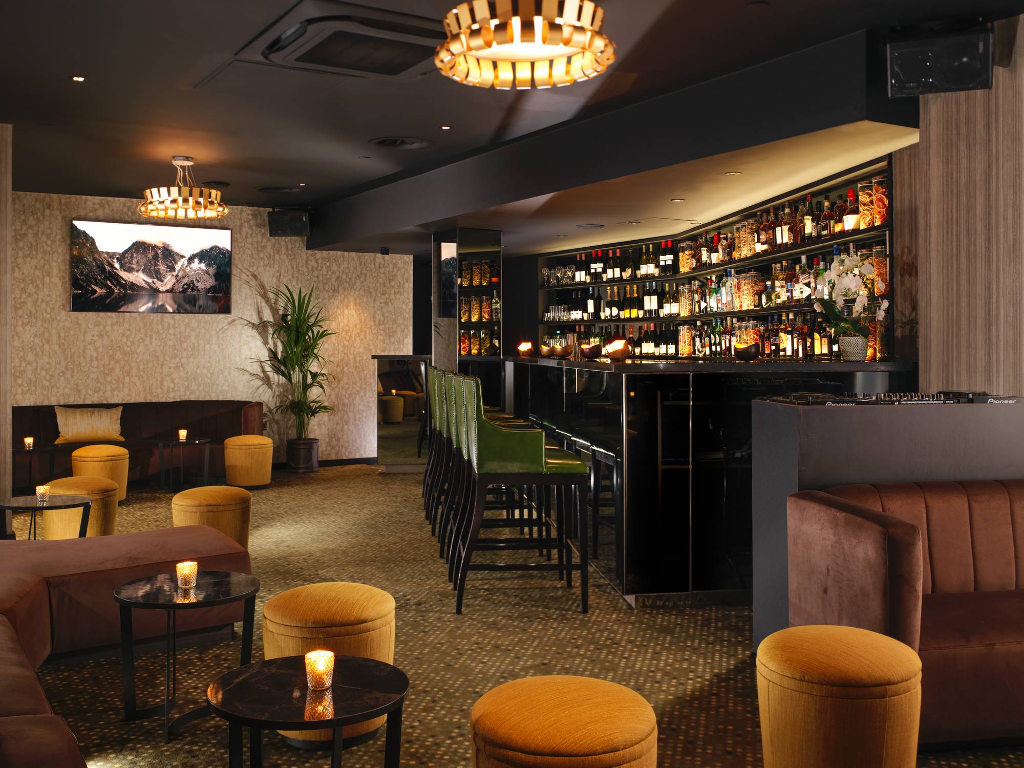 St Martins Lane, London — BASEMENT-Niall_Clutton-1336-09