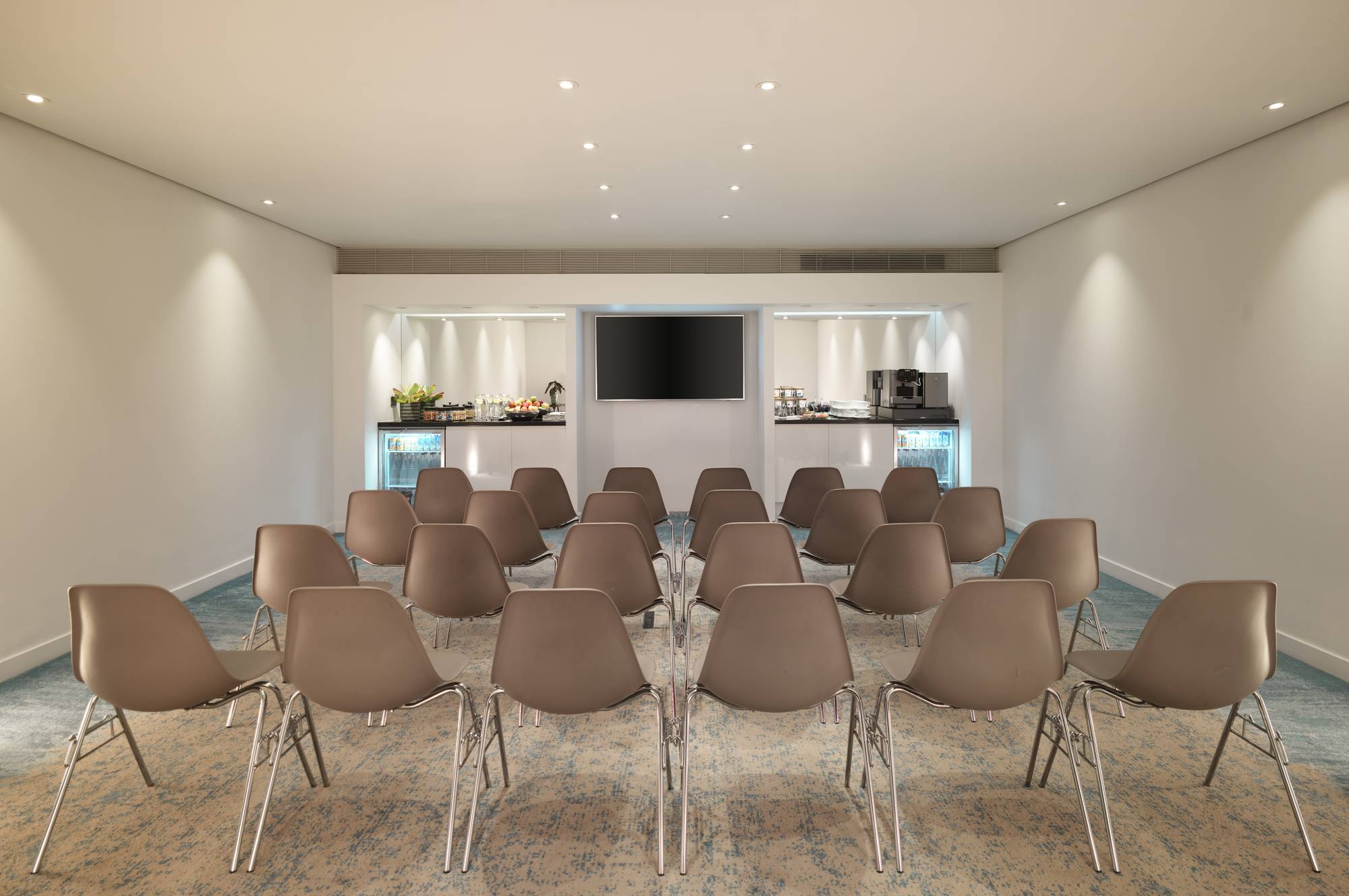St Martins Lane, London — BOARDROOM-Niall_Clutton-1336-04_original
